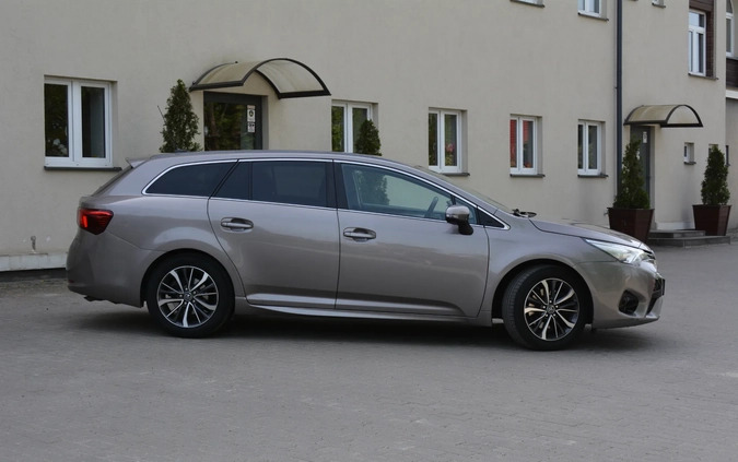 Toyota Avensis cena 48900 przebieg: 173900, rok produkcji 2015 z Grudziądz małe 704